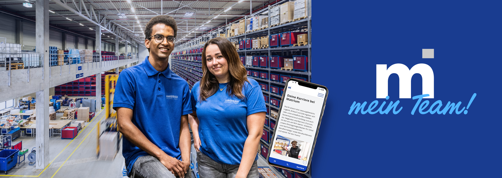 Matrium – Headerbild Recruiting Mitarbeiter in blauen Shirts neben Matrium-Roll-up und Handy mit Websiteansicht.