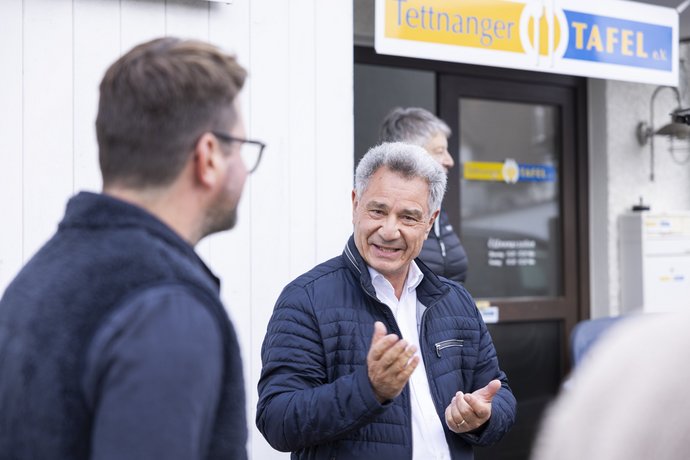 Vorstand der Tettnager Tafel im Gespräch mit Marvin Lang von Alpenblickdrei