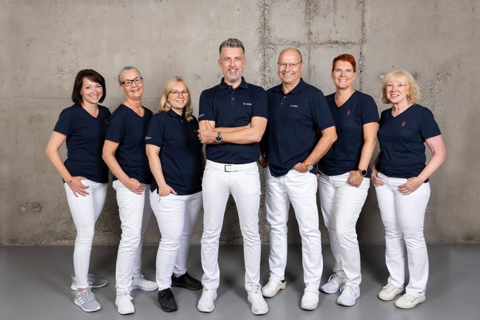 Gruppenfoto des Teams des Hausarztpraxis Dr. Schön & Kollegen