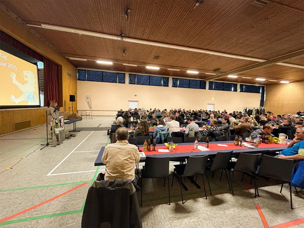 Bühne und Publikum der Milchviehhaltertagung in Amtzell